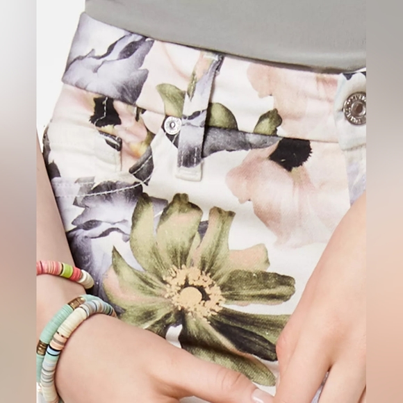 7 For All Mankind Cropped Floral Printed Skinny Jeans - Picture 4 of 10